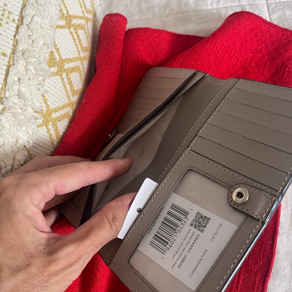 KATE SPADE WALLET🖤 - Picture 5 of 6